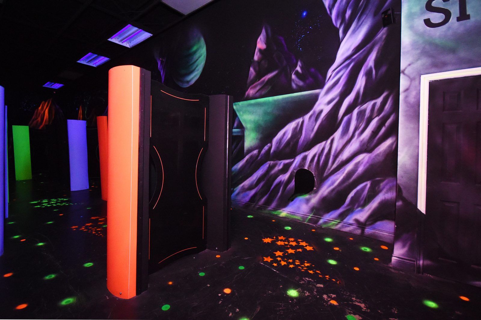 Lazer Runner arena and laser tag photo